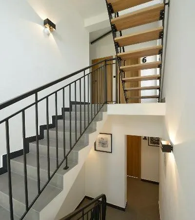 Goscinne Maestro Aleja Krakowska 84 *