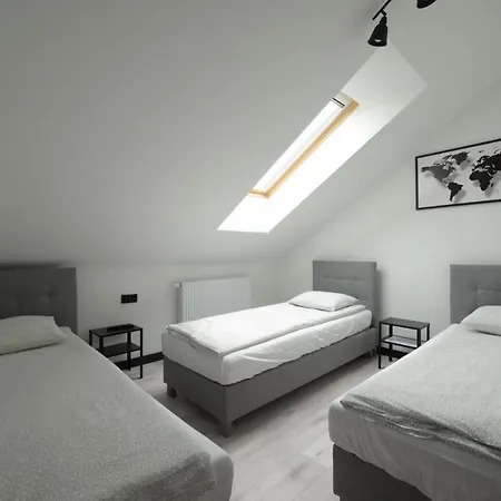 Goscinne Maestro Aleja Krakowska 84 אכסניה