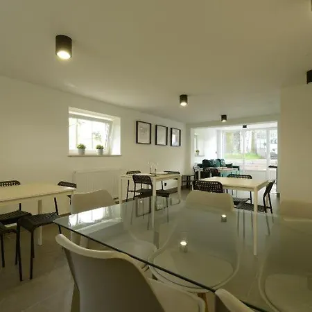 Goscinne Maestro Aleja Krakowska 84 אכסניה