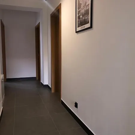 אכסניה Goscinne Maestro Aleja Krakowska 84 *