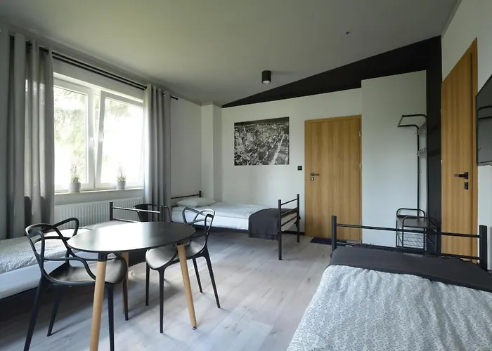 Hostel Goscinne Maestro Aleja Krakowska 84 *