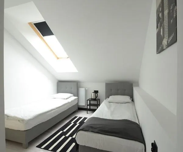 Goscinne Maestro Aleja Krakowska 84 *