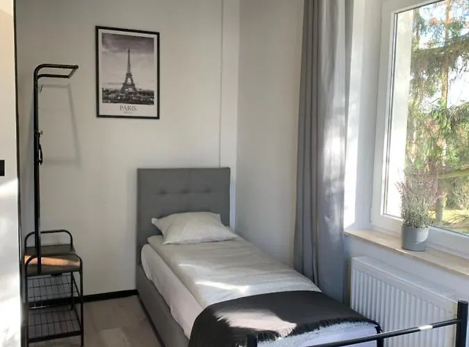 Goscinne Maestro Aleja Krakowska 84 *